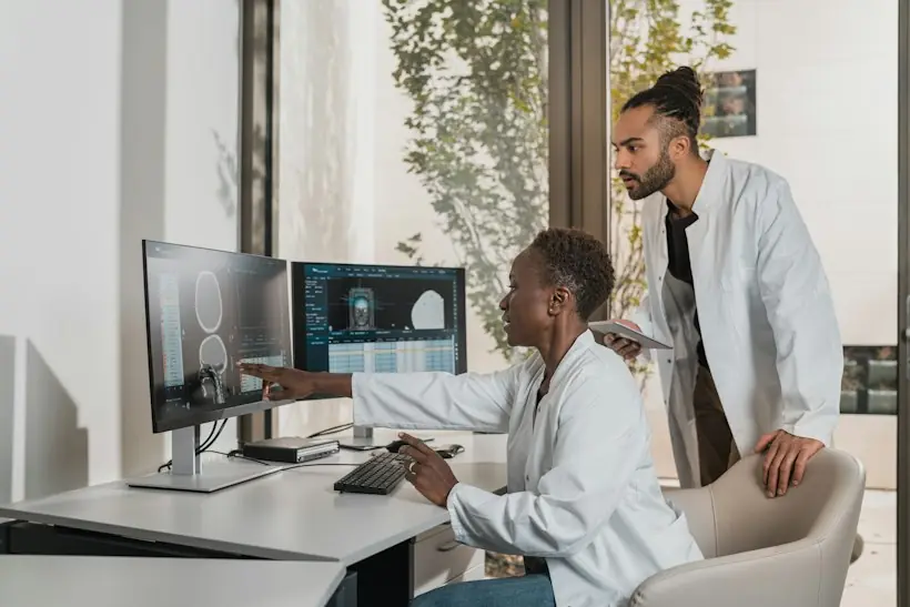 Direct primary care physician meeting with a membership patient in a 2026 DPC practice